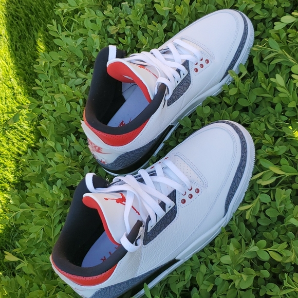 AIR JORDAN 3 RETRO SE - Picture 3 of 8